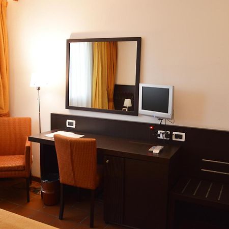 Beach Hotel Eurovil Predore Eksteriør billede
