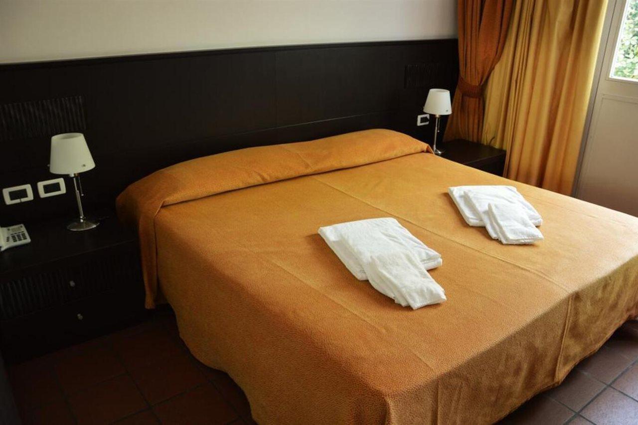 Beach Hotel Eurovil Predore Eksteriør billede