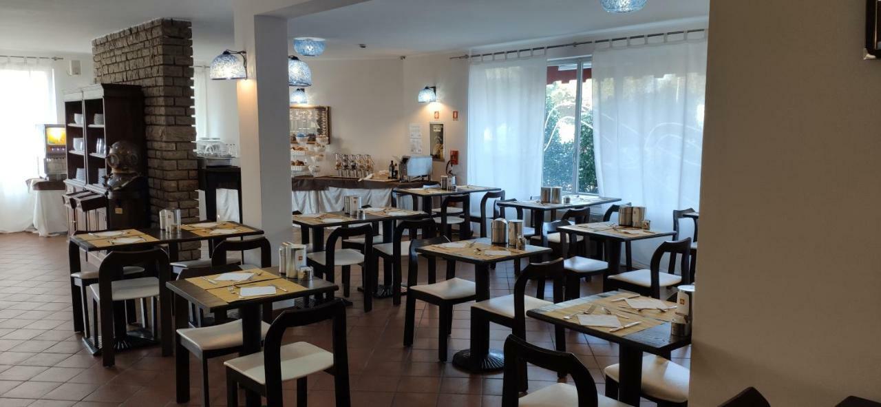 Beach Hotel Eurovil Predore Eksteriør billede